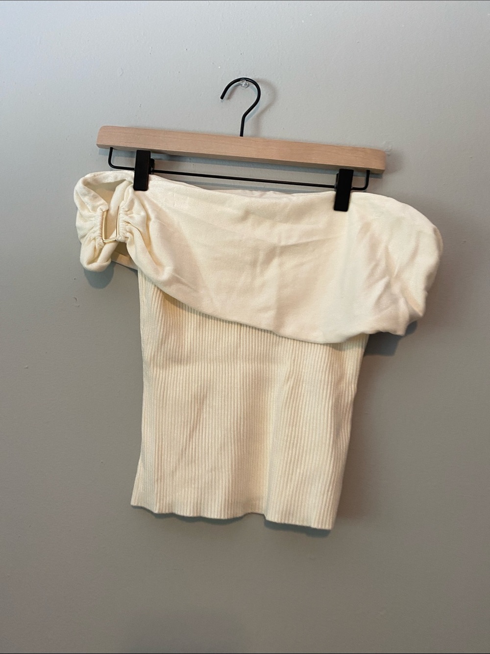 Abercrombie & Fitch Cream Off-Shoulder Ribbed Crop Top